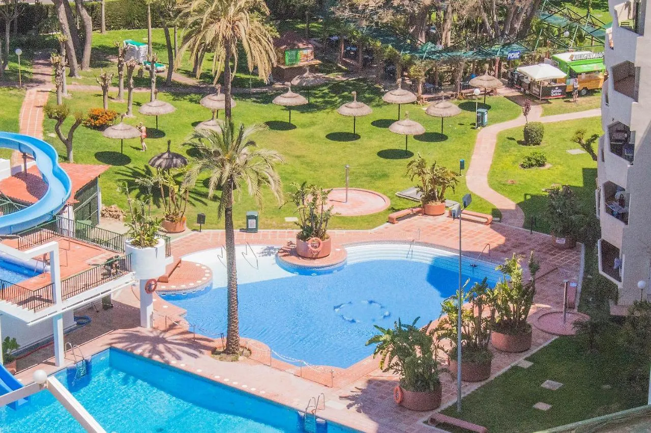 Apartamento Benal beach suite II, estudio con parque acuático y vistas al mar. Benalmádena