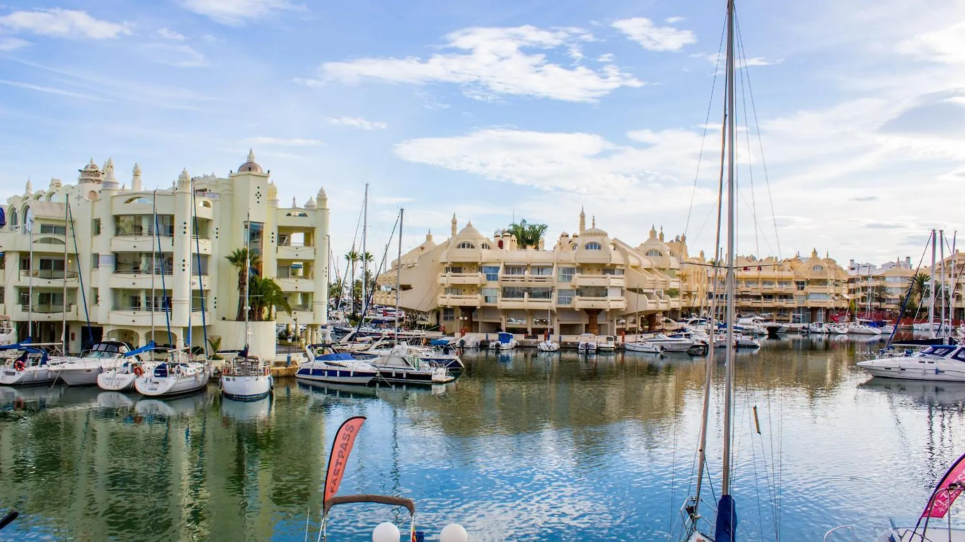 Apartamento Benal beach suite II, estudio con parque acuático y vistas al mar. Benalmádena Espanha