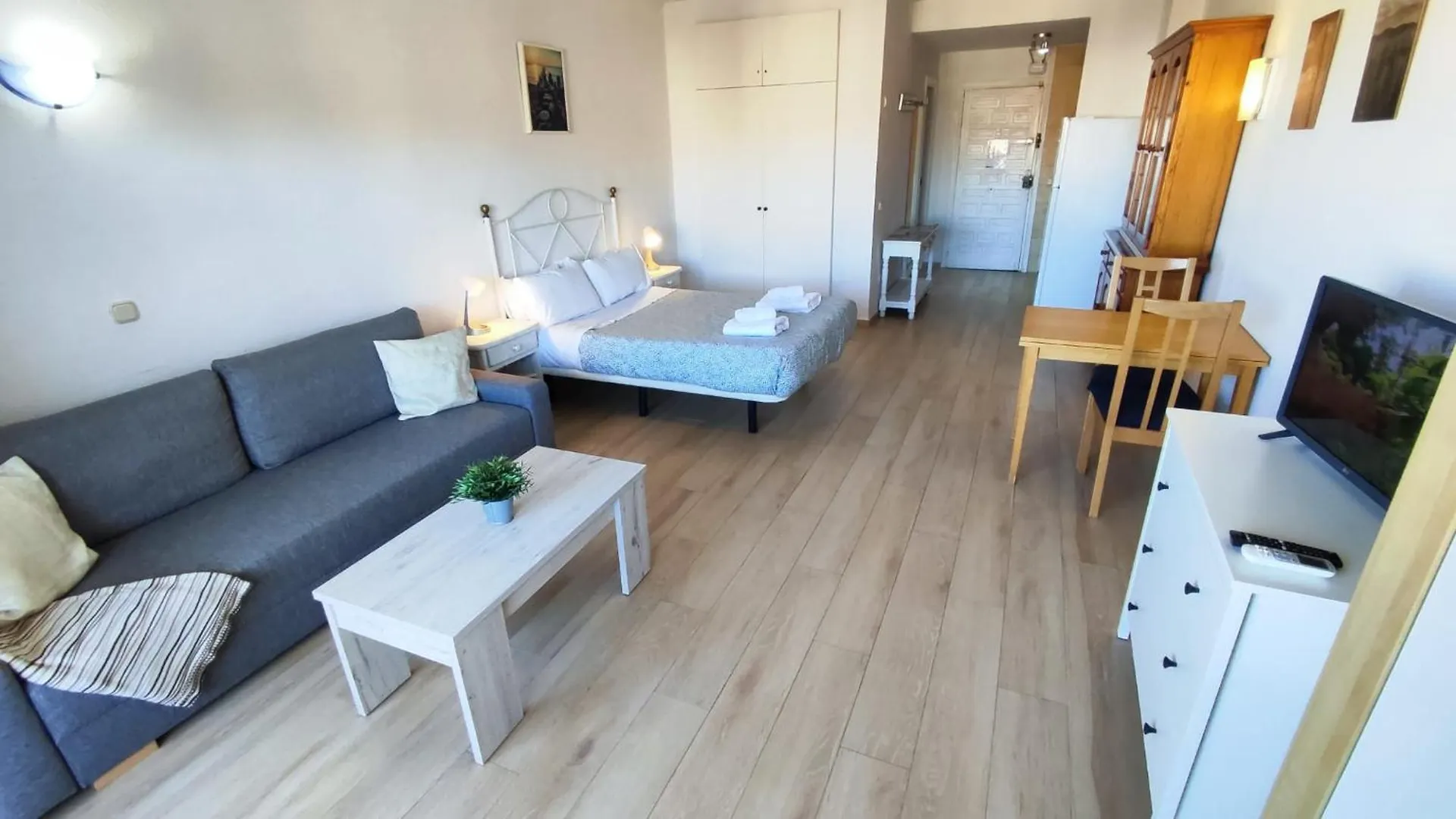 Benal Beach Suite Ii, Estudio Con Parque Acuatico Y Vistas Al Mar. 贝纳尔马德纳 公寓