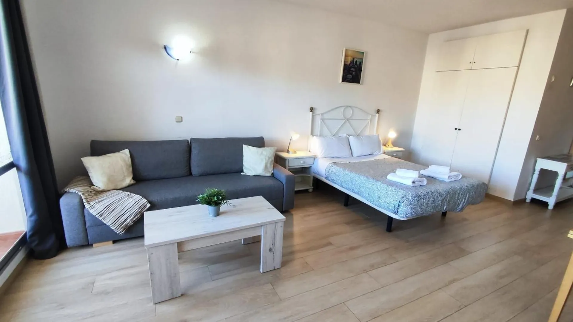 Apartamento Benal beach suite II, estudio con parque acuático y vistas al mar. Benalmádena