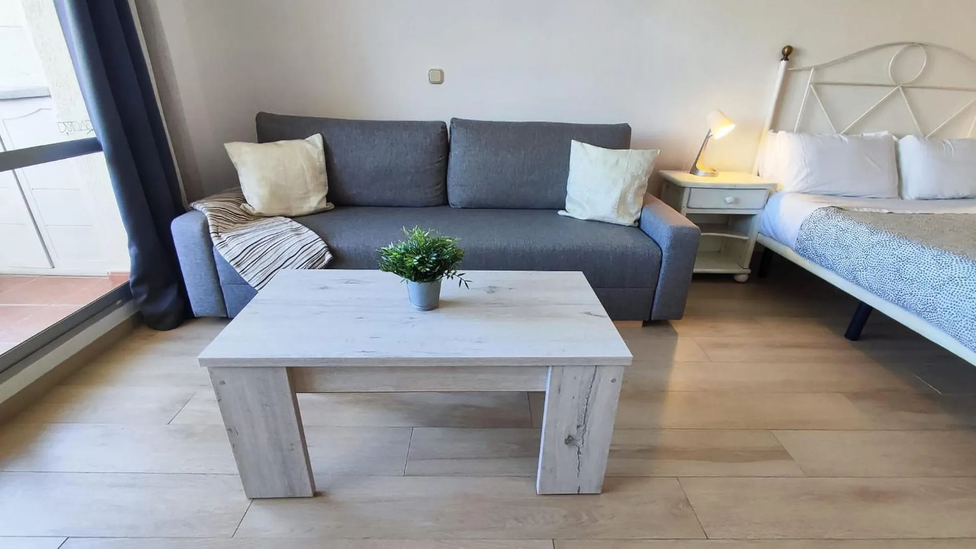 Apartamento Benal beach suite II, estudio con parque acuático y vistas al mar. Benalmádena